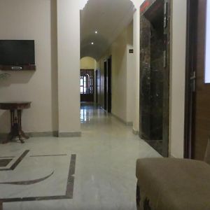 Hotel Sandhu Palace